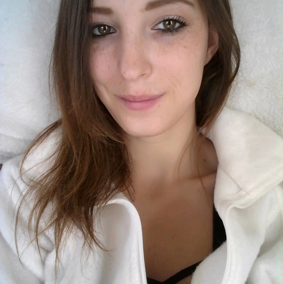 Meet your Posher, Julia - Picture 1 of 1